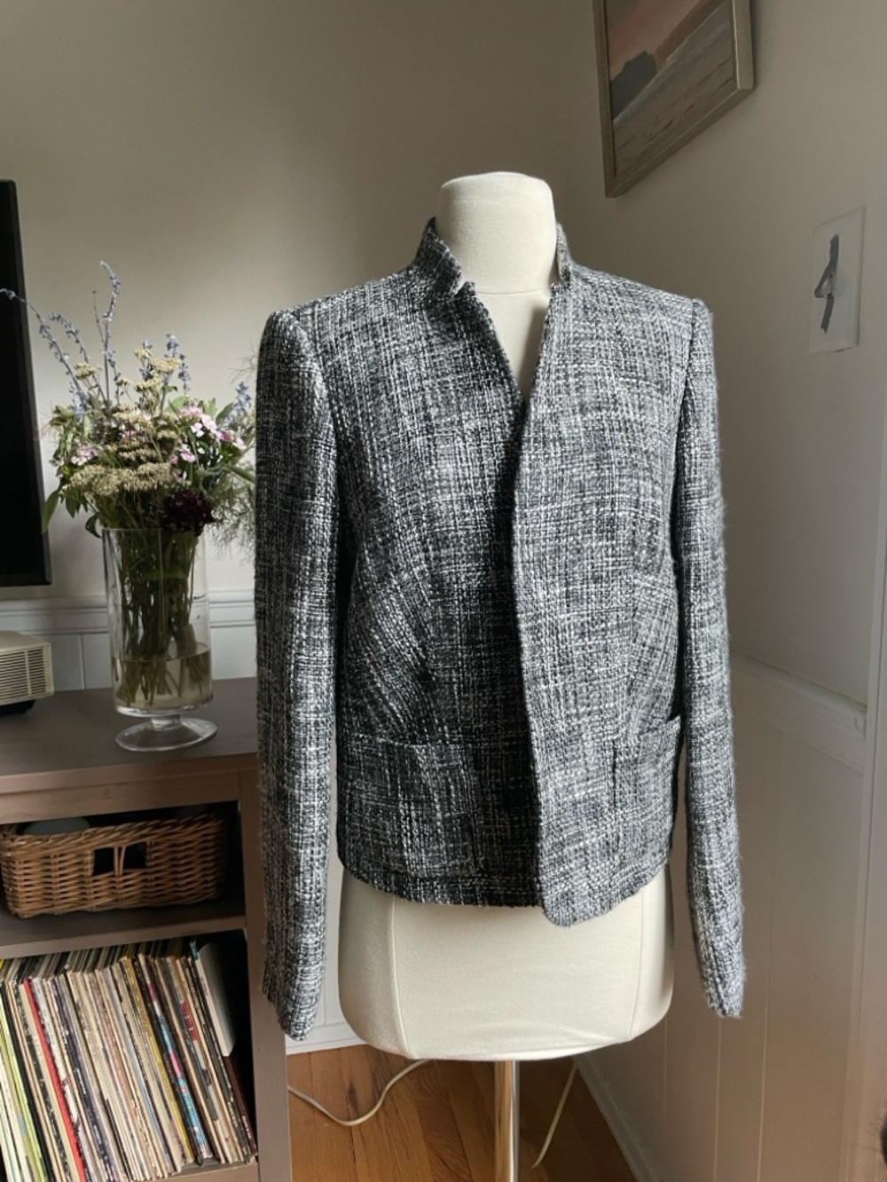 Beautiful Calvin Klein Mandarin Collar Tweed Blazer with front pockets Size 4